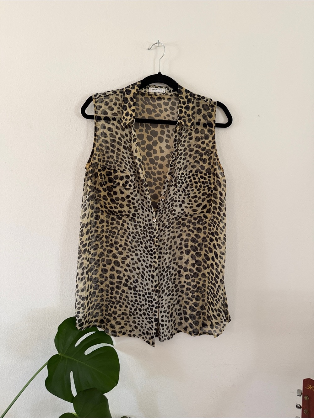 Size M Equipment Leopard Print Sleeveless button down silk chiffon